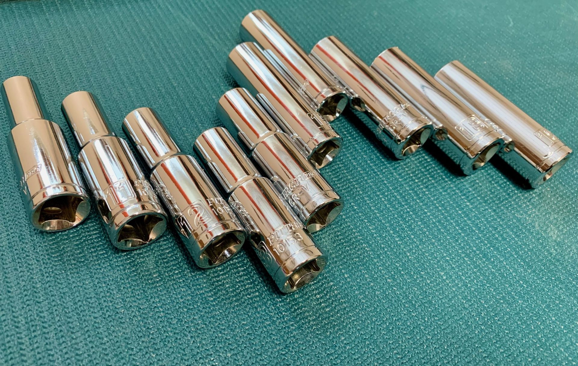 25 in. 1/2" Drive Breaker Bar with 10 Piece Metric Deep Socket Set