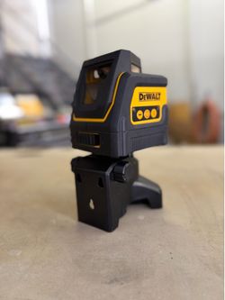 DEWALT 360 Degree Self-Leveling Horizontal/Vertical Line Laser DW0811 New