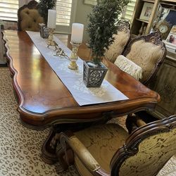 Dining Room Table + 6 Chairs