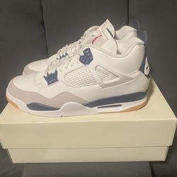 JORDAN 4 RETRO SB NAVY SIZE 13M & 14M