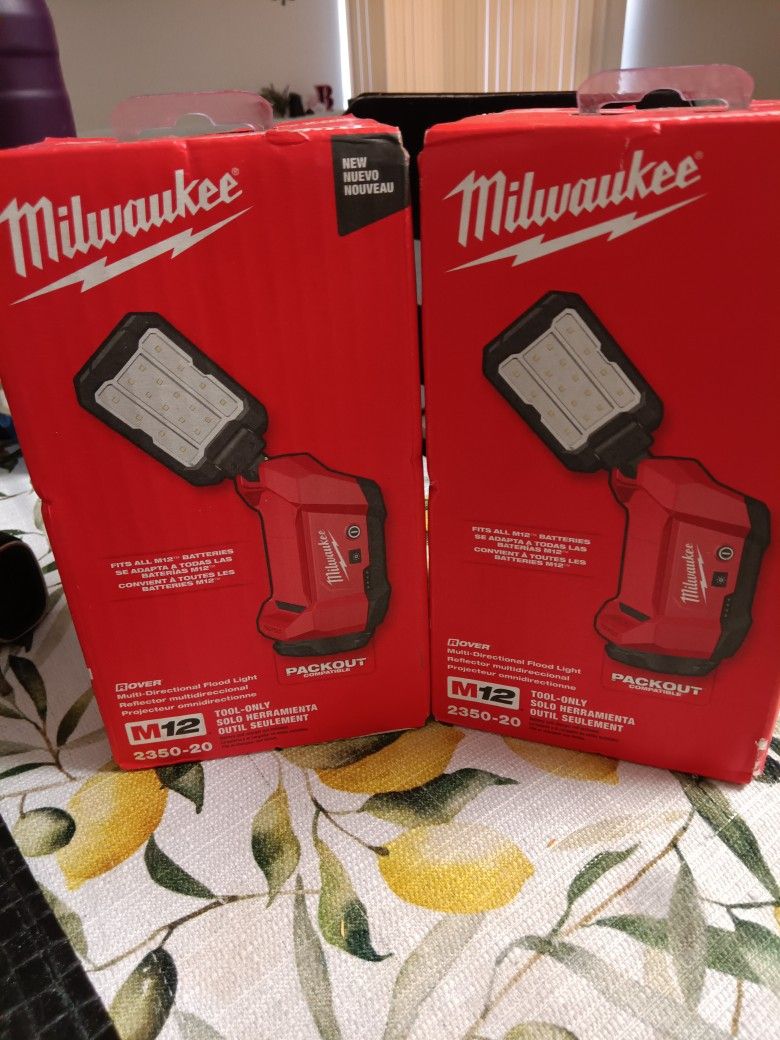 Milwaukee M12 Rover Multidirectional Flood Light