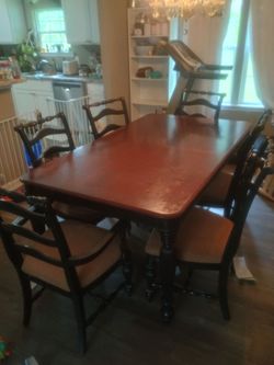 Table with 6 chairs