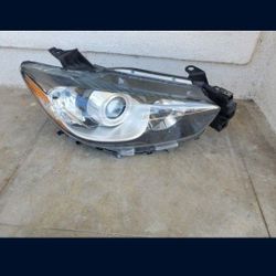 2013 - 2015 MAZDA CX5 CX-5 RIGHT
HEADLIGHT PASSENGER SIDE HALOGEN
GENUINE USED OEM. D3