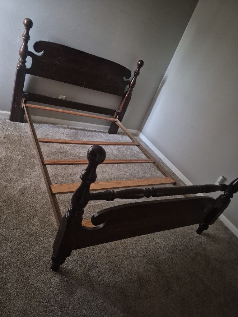 Full Size Frame Head And Foot Board 40 Bucks