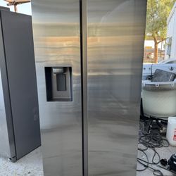 SAMSUNG REFRIGERATOR 