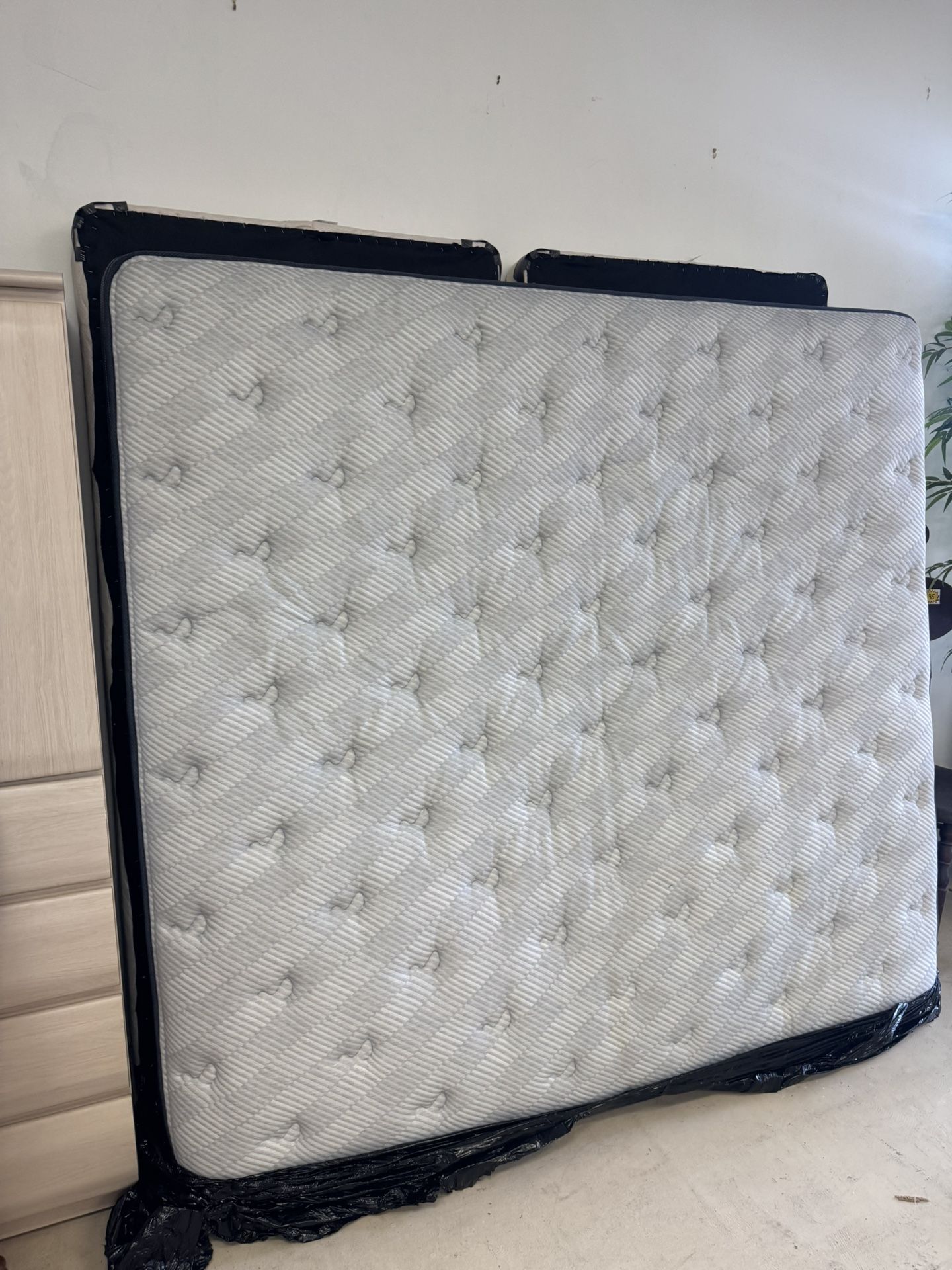 King Size Serta Mattress & Box Spring