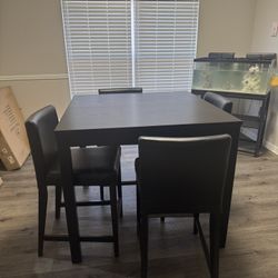 Table with four chairs 