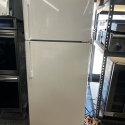 GE Top Freezer Refrigerator In White Apt Size 