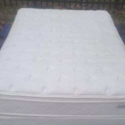 THICK QUEEN SIZE PILLOWS TOP MATTRESS AND BOX SPRING