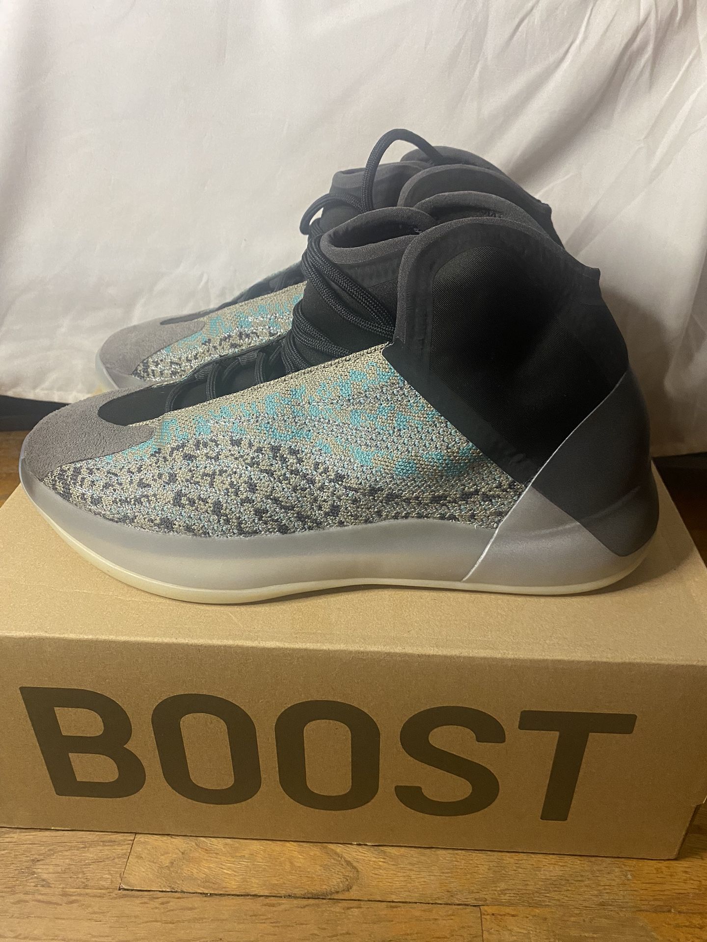 Adidas Yeezy QNTM “Teal Blue” Size 9 for Sale in Montgomery, NY