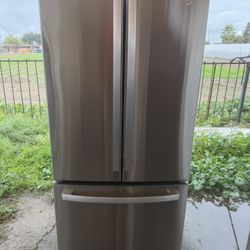 Ge Refrigerator Like New