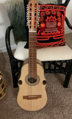 Cuatro Puertorriqueño