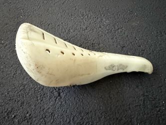 Old School 1980s GT BMX Seat As Is (Broken) Wall Hanger