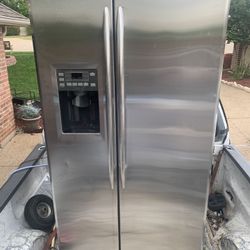 Refrigerator 