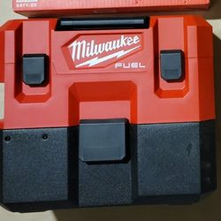 Milwaukee M12 Fuel Vacuum 