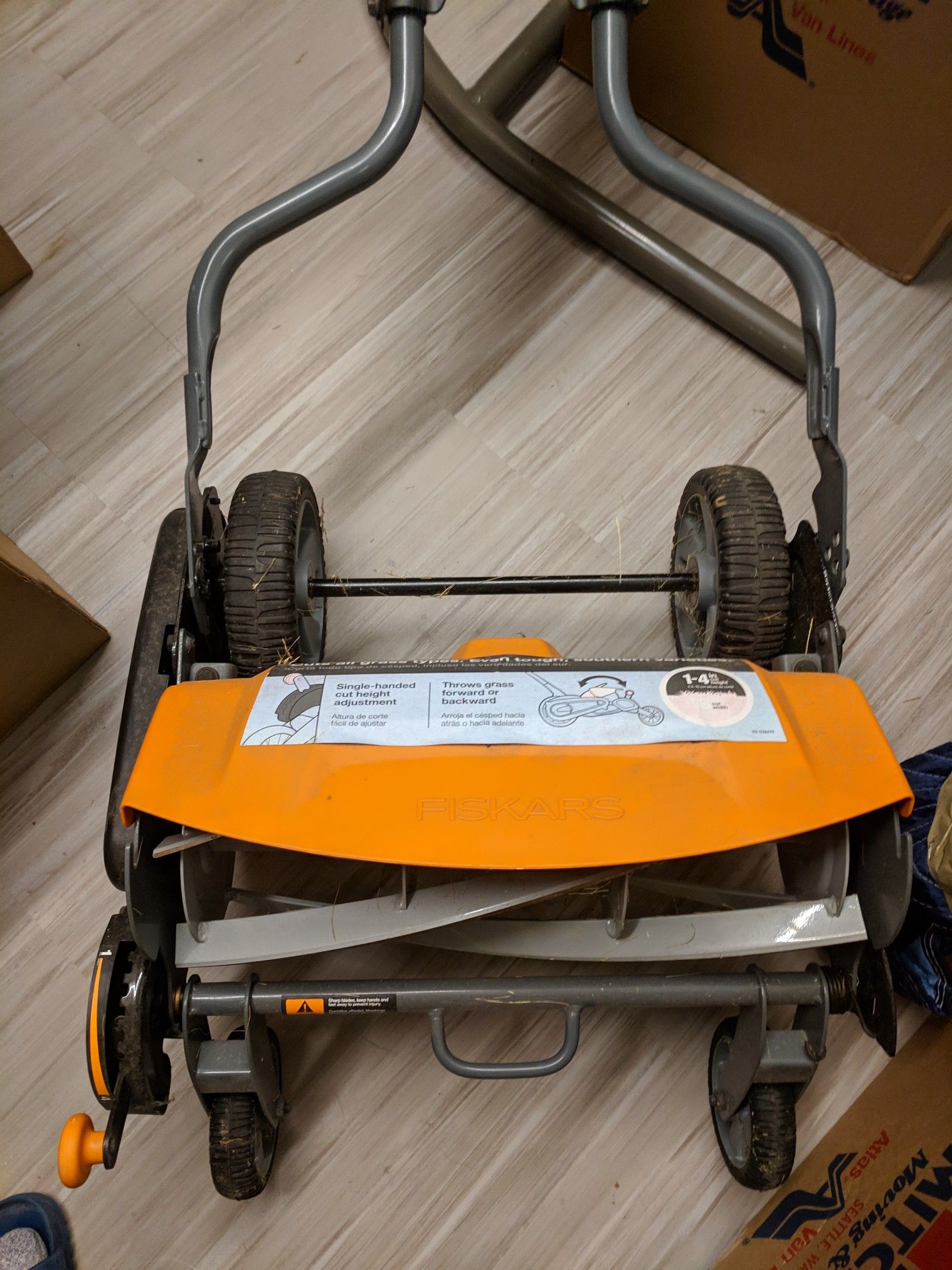 Fiskars lawn mower 18 in