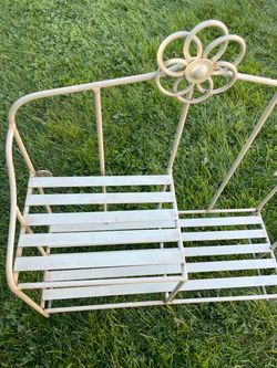 Sage Metal Garden shelf with Flower Detail
