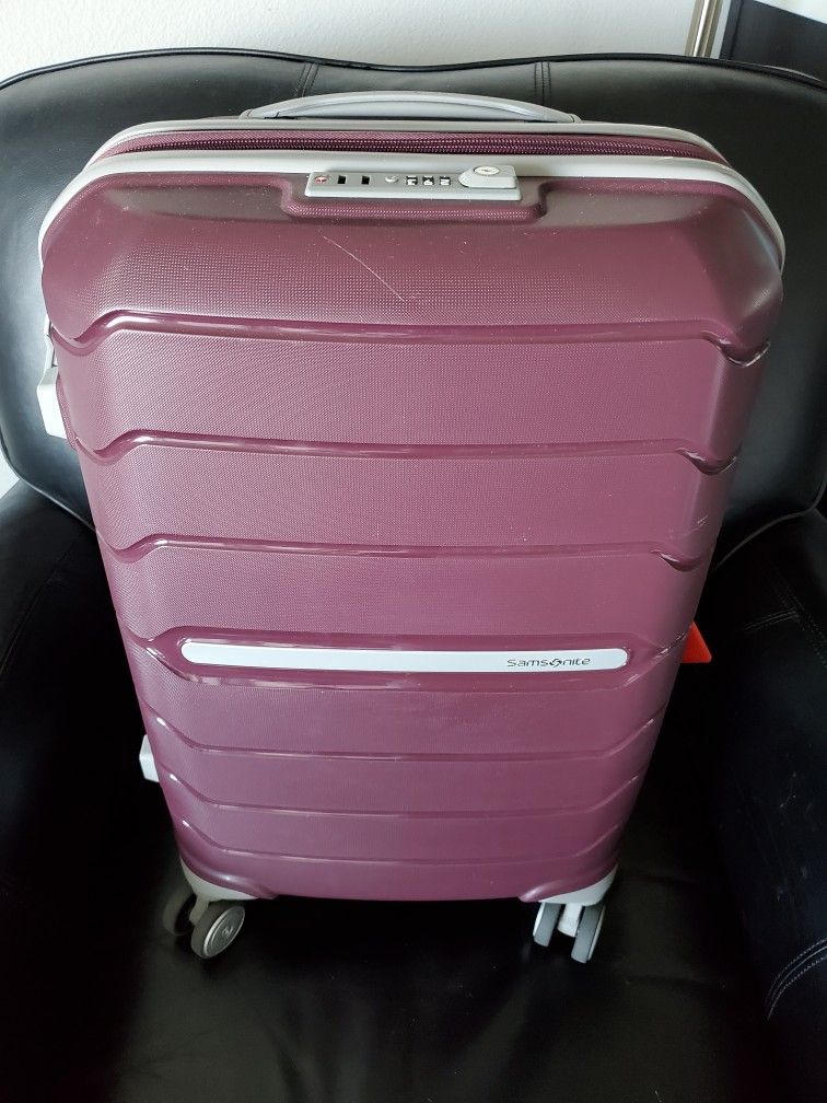 Samsonite Freeform 21 Inch Carry-on Merlot
