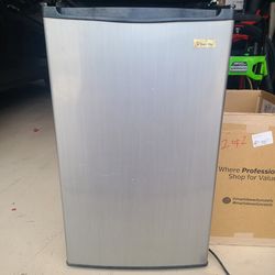 Magic Chef Mini Refrigerator