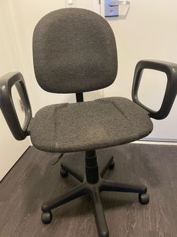 Office chair must sell by Aug 18 $5