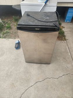 Mini fridge