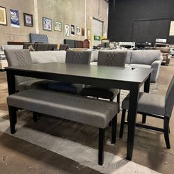 Dining Table Set. 🚚WE DELIVER🚚