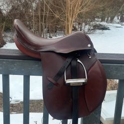 17 Inch English Jumping Saddle 