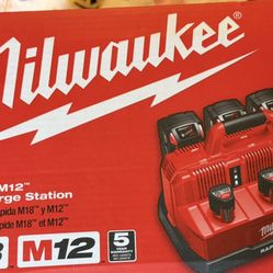 Milwaukee Rapid Charger Station M12/m18