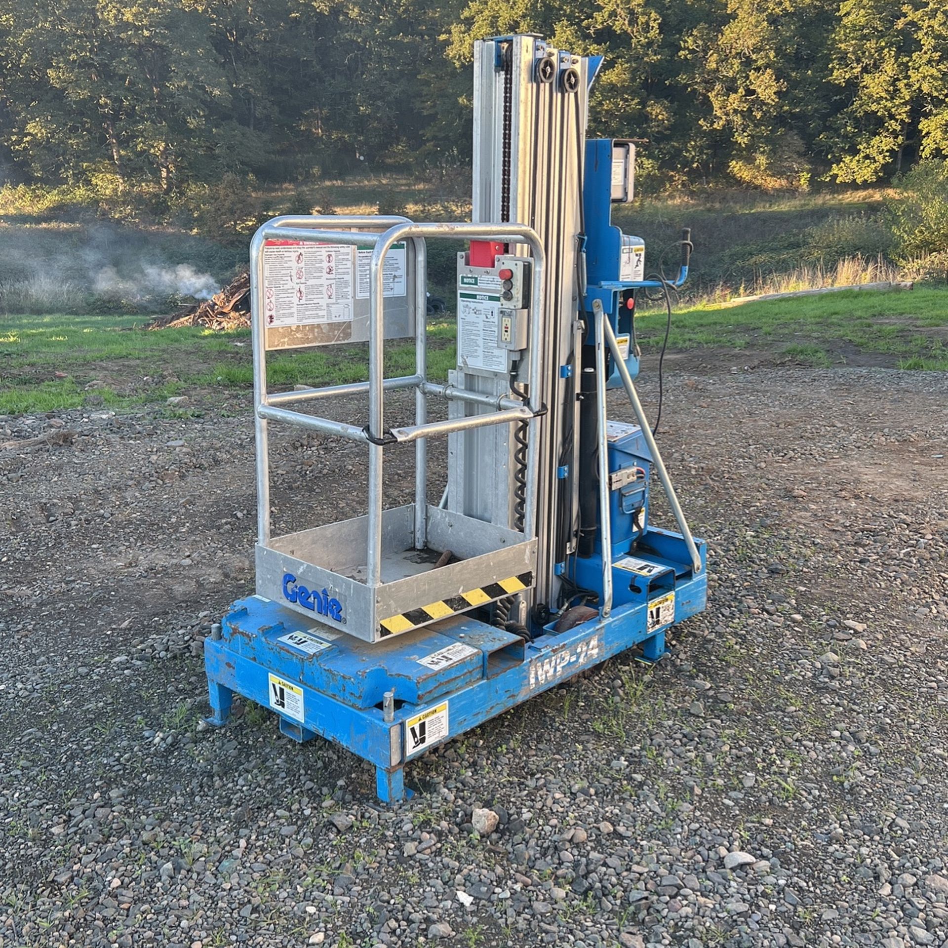 Push Around Genie Lift. for Sale in Dallas, OR OfferUp