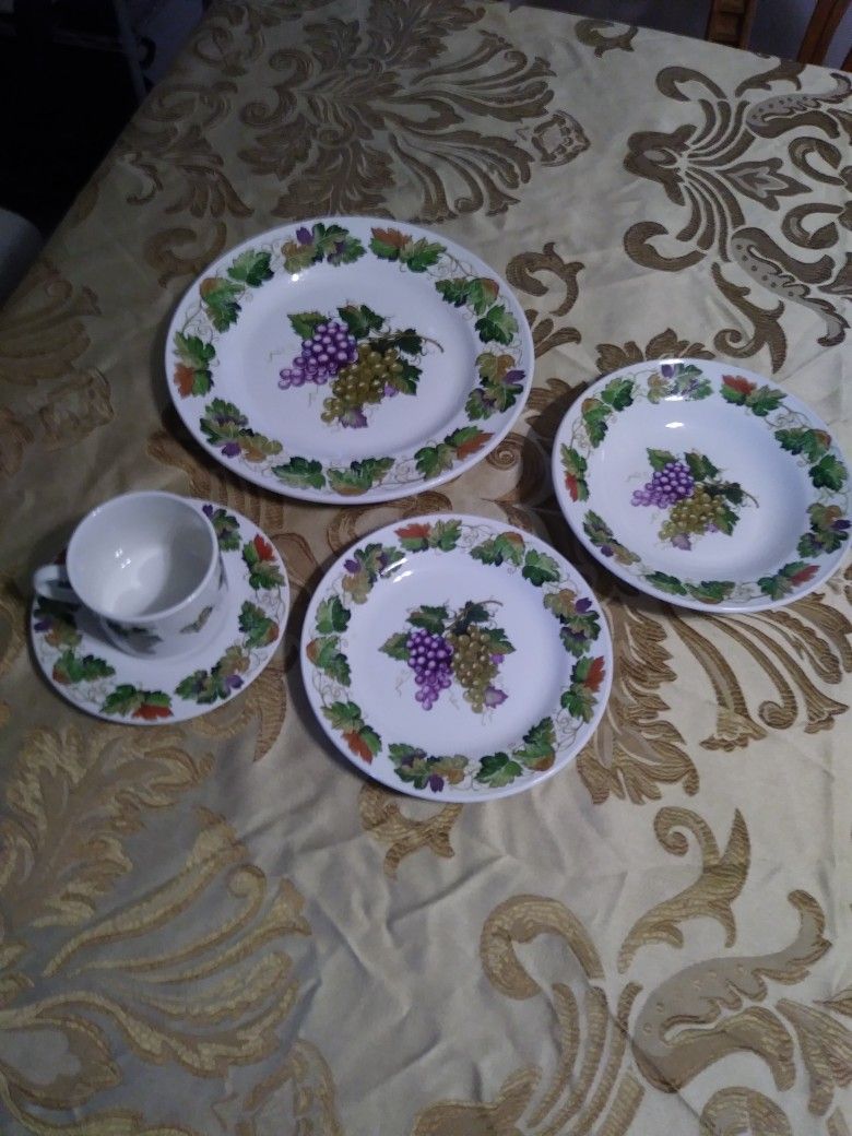 Dinnerware Set Service For 12