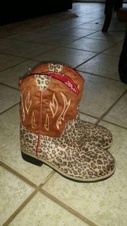 Girls size 4 boots