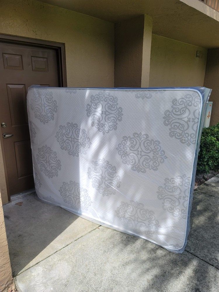 NEW QUEEN SIZE SET MATTRESS AND BOX SPRING 2PCS