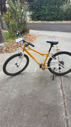 Woom 5 24 inch kids bike