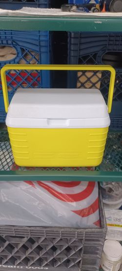 3 CT. Quart Rubbermaid Personal Lunch Cooler Color: Yellow