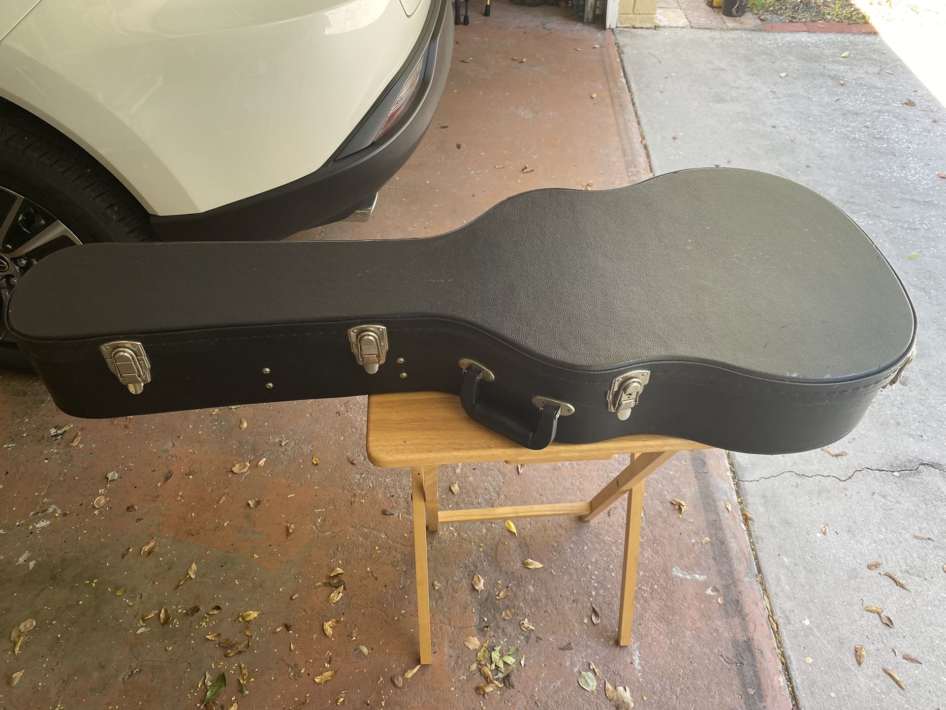 accoustic guitar hard case