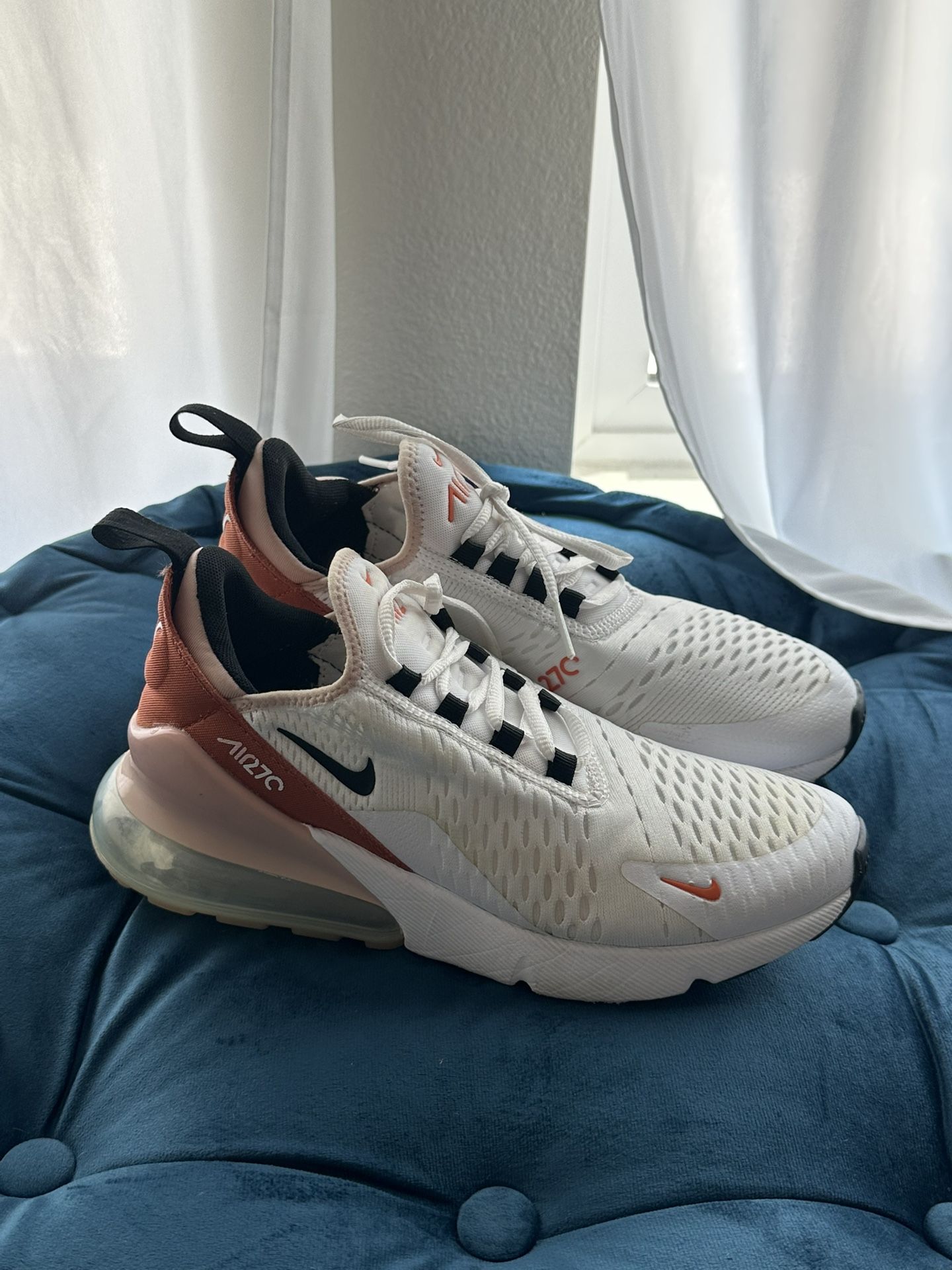 Nike Air Max 270 Sneakers – Women's US – White/Coral – Great