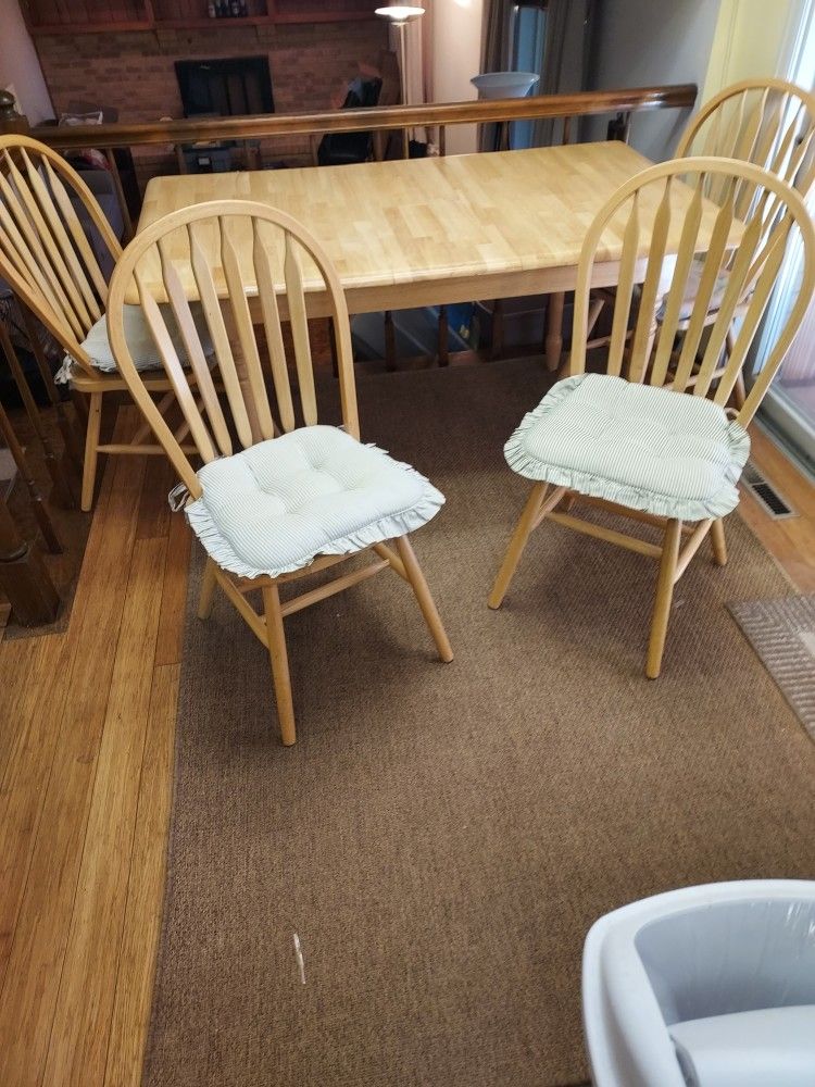 Kitchen Table With 12" Leaf And 4 Chairs