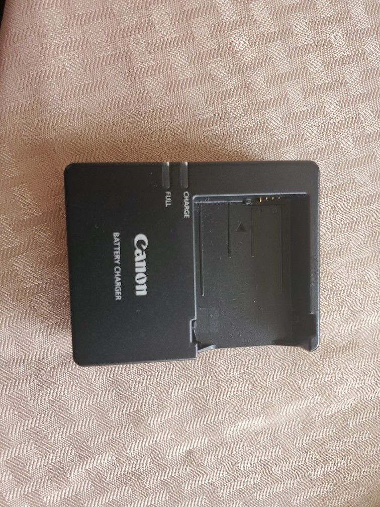 Canon DSLR Camera Battery Charger (Original)