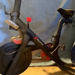 Brand Peloton Bike