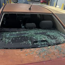 AUTO GLASS REPLACEMENT/PARABRISAS