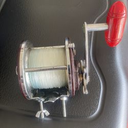 Penn Pier 309 in excellent condition low liquid with a brand new 40 pound Andy