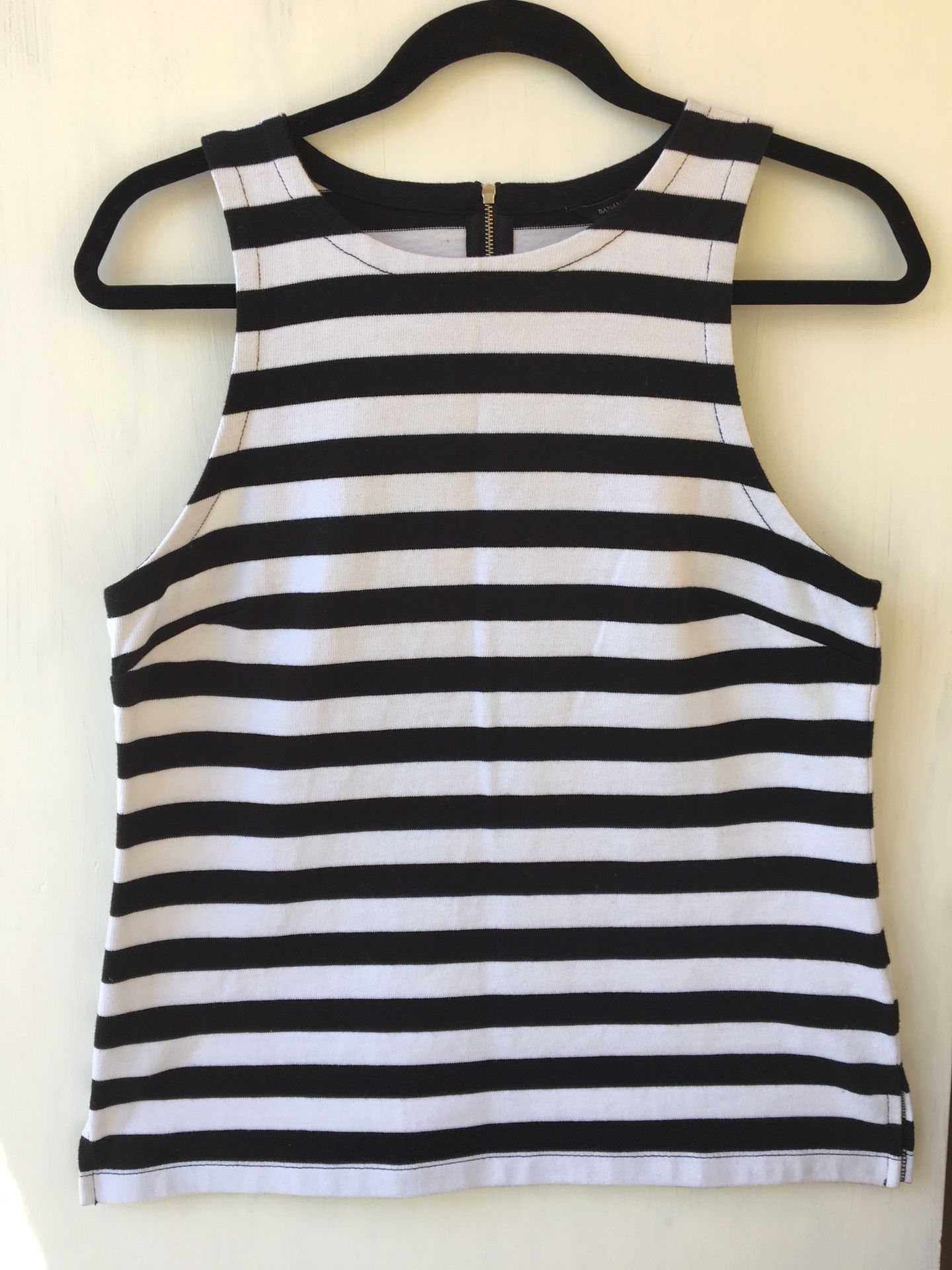 Banana Republic Sleeveless Top Exposed Back Zipper Blouse Striped Black White 10