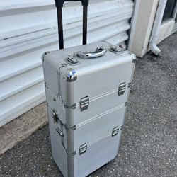 Silver Professional Rolling Cosmetic Beauty Salon Makeup Case Travel Organizer! Some wear. Works great!  15x10x30in