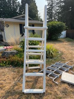 Pool ladder