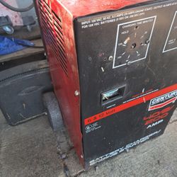 CENTURY BATTERY CHARGER AND JUMPSTARTER 