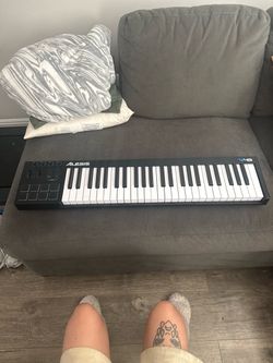 Alesis V49
