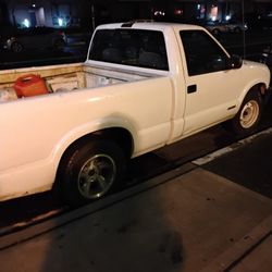 1996 Chevy   S 10  Clean Title Runs Drives Stops