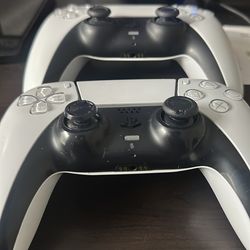 PlayStation 5 controllers