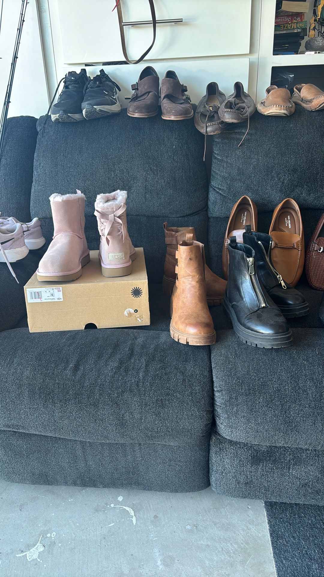 Boots Size 9 All For 30 Dlls