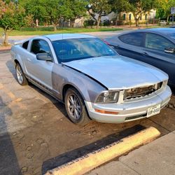 2005 Ford Mustang 